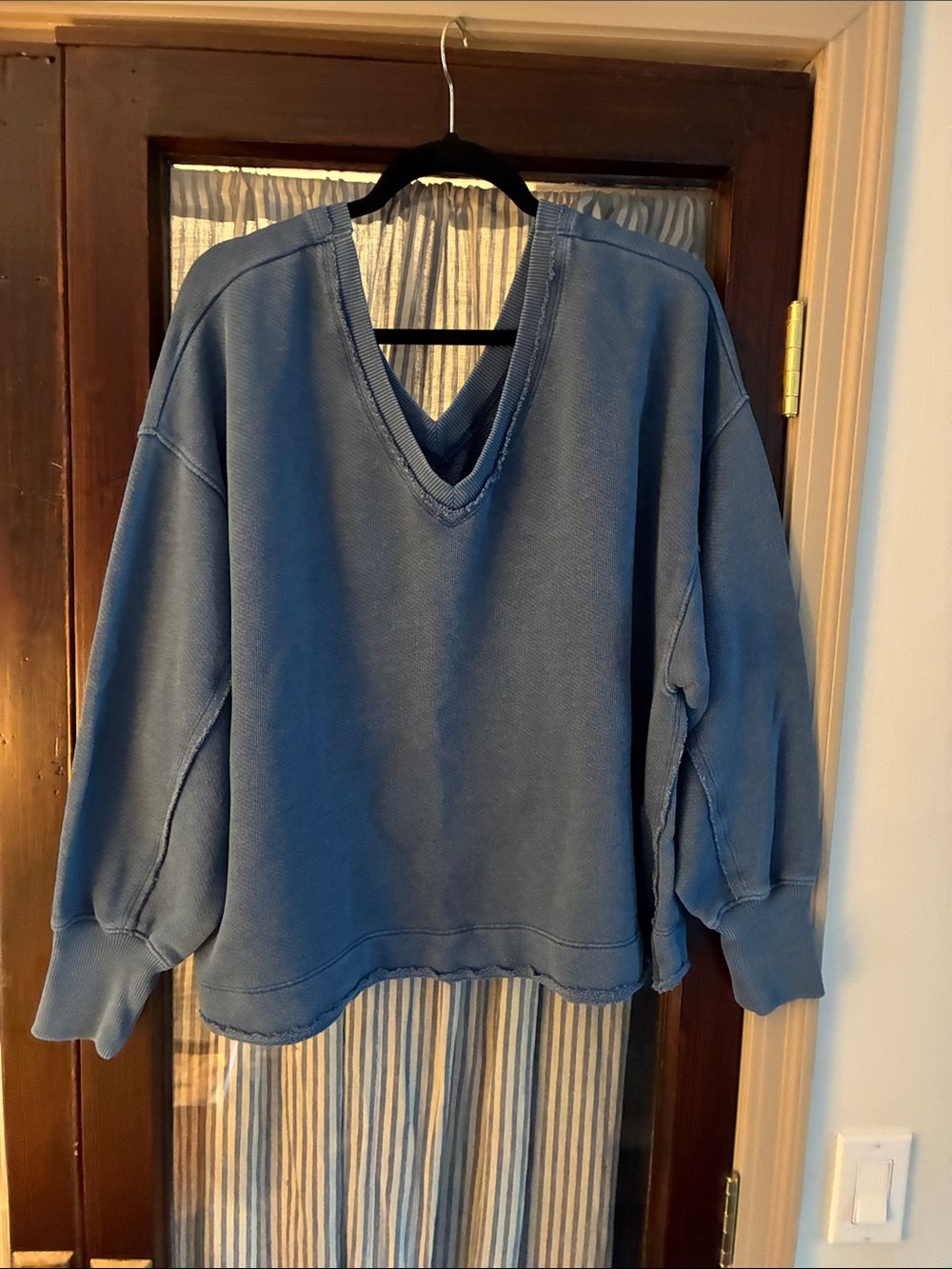American Eagle Outfitters Blue V-Neck Relaxed Pullover